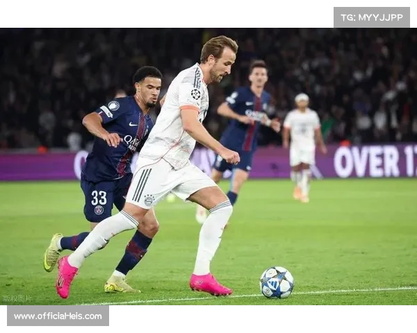 拜仁2-1客胜十人巴黎，迪亚斯双响后染红，诺伊尔神扑立功